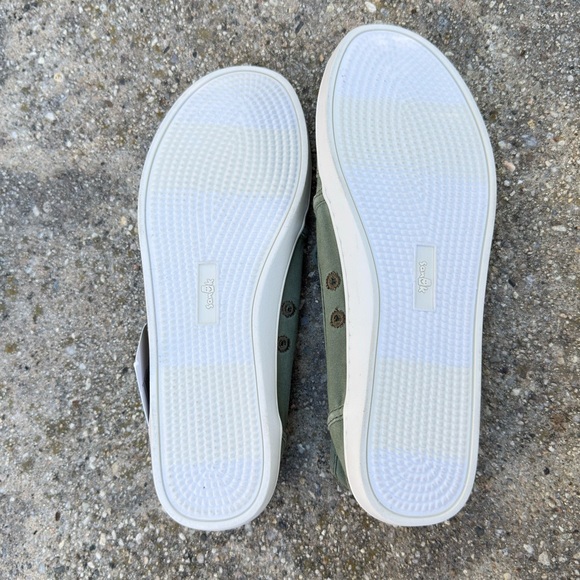 Sanuk NWT Women's Pair O Dice Slip-On Sneaker – Military Green | size 8.5 - Picture 7 of 8
